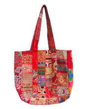 Ladda upp bild till galleriet Broderad väska röd