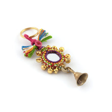 Ladda upp bild till galleriet Nyckelring tillverkad av multifärgat garn, pärlor, speglar och bjällror. Med ring för fastsättning.  Längd exkl. ring: 13,5 cm.
